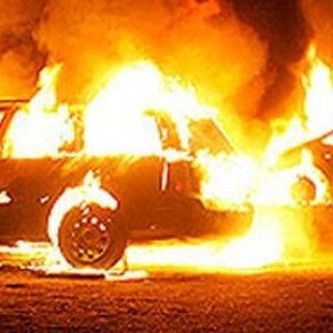 Ночью в Петрозаводске неизвестные сожгли автомобиль