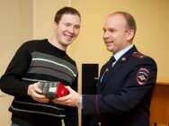 Очевидцу, задержавшему преступника, предложили стать полицейским