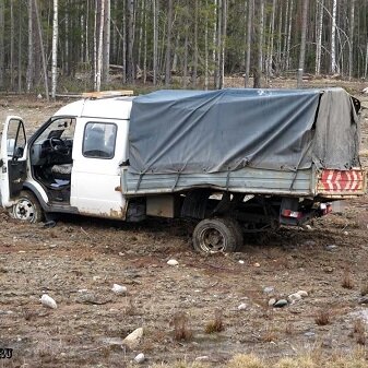 В Сегежском районе «Ниссан» врезался в «Газель» дорожных служб