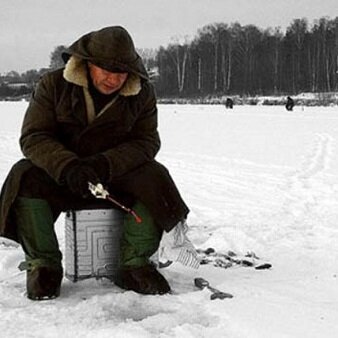 Приставы доставили подсудимого в суд прямо с рыбалки