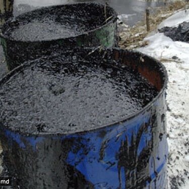 Теплоснабжающая организация захоронила бочки с нефтеотходами в Сортавале