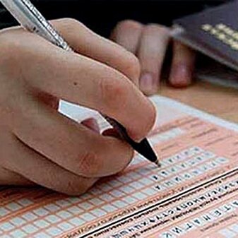 Школьница, у которой на ЕГЭ зазвонил телефон, сможет пересдать экзамен только через год