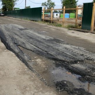 Строители в Петрозаводске положили асфальт прямо на грунтовку