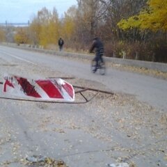 По Гоголевскому мосту ездят автомобили