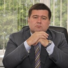 Николай Тараканов будет бороться с Василием Поповым на «олонецких рубежах»