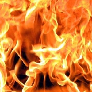 На Древлянке ночью подожгли внедорожник
