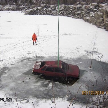 Из карьера на Ключевой подняли угнанный автомобиль