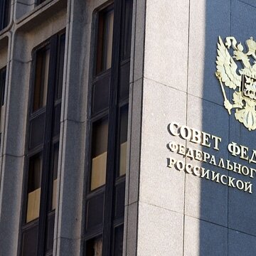 У сенаторов от Карелии Катанандова и Федорова зарплата сократится на 300 тысяч рублей