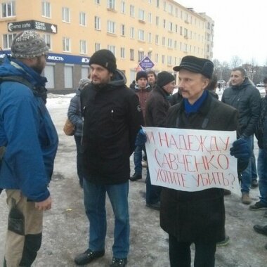 Память Немцова в Петрозаводске почтили под воздушными шариками в цвета украинского флага