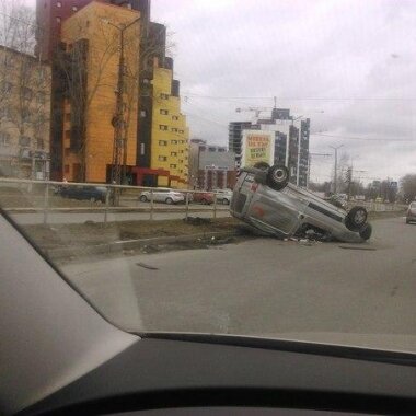 В Петрозаводске перевернулся автомобиль