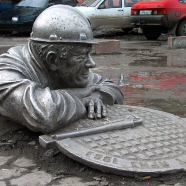 В Петрозаводске сливают отходы прямо на улицу?