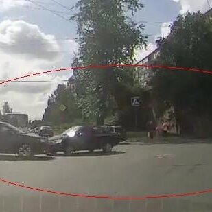 Пешеходы чудом остались живы в ДТП в Петрозаводске