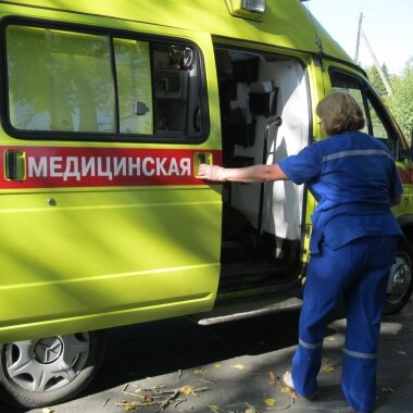3-летнего мальчика и 8-летнюю девочку госпитализировали после ДТП с автобусом