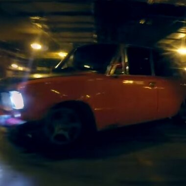 Российские автомобили дрифтуют на парковке «Макси» в Петрозаводске ВИДЕО
