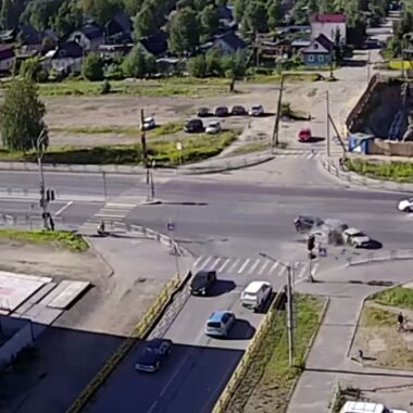 В страшной групповой аварии в Петрозаводске пострадала женщина ВИДЕО