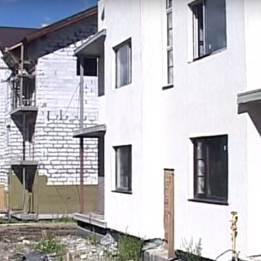 Жители Петрозаводска, купившие квартиры в Сайнаволоке, остались без денег и жилья