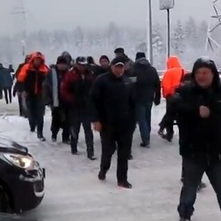 ДАЛЬНОБОЙЩИКИ В ПЕТРОЗАВОДСКЕ ПЕРЕКРЫЛИ ДОРОГУ