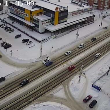 В ПЕТРОЗАВОДСКЕ ЖЕНЩИНА ПОПАЛА ПОД КОЛЕСА АВТОМОБИЛЯ