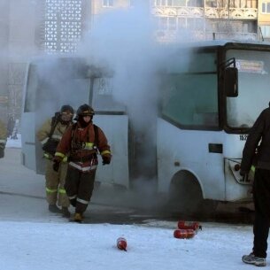 В ПЕТРОЗАВОДСКЕ ЗАГОРЕЛСЯ АВТОБУС С ПАССАЖИРАМИ