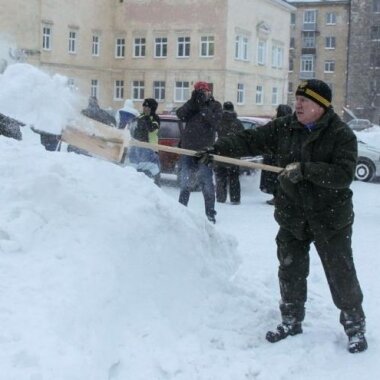 ГУБЕРНАТОРА КАРЕЛИИ ПЕРЕПУТАЛИ С ДВОРНИКОМ