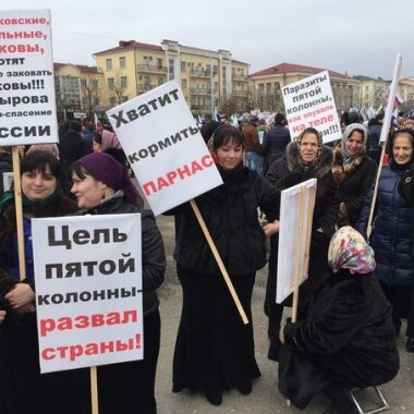 В ЧЕЧНЕ ПРОШЕЛ МИТИНГ В ПОДДЕРЖКУ РАМЗАНА КАДЫРОВА (ФОТО)