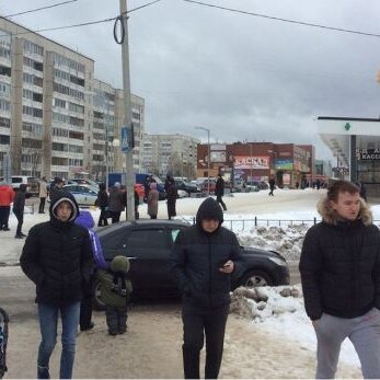 В ПЕТРОЗАВОДСКЕ ЭВАКУИРОВАЛИ ТОРГОВЫЙ ЦЕНТР